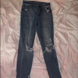 AMERICAN EAGLE MOM JEANS